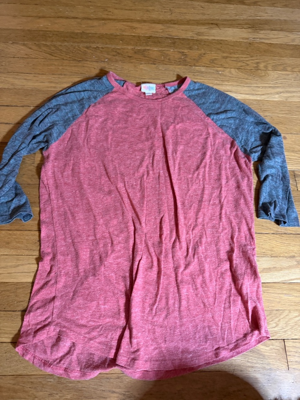 LuLaRoe Randy Sz L Heather Red/green camo Baseball Raglan Tee with Gray Sleeves